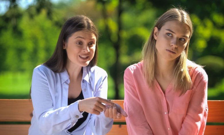 স্বার্থপর বন্ধু নিয়ে স্ট্যাটাস